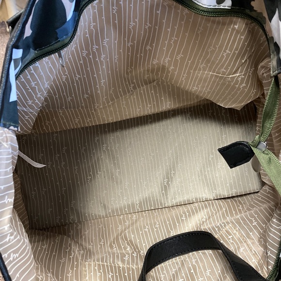 Samantha Brown Travel Tote Camo Trim NWOT Lots of Pockets RFID protected pocket - Picture 6 of 12